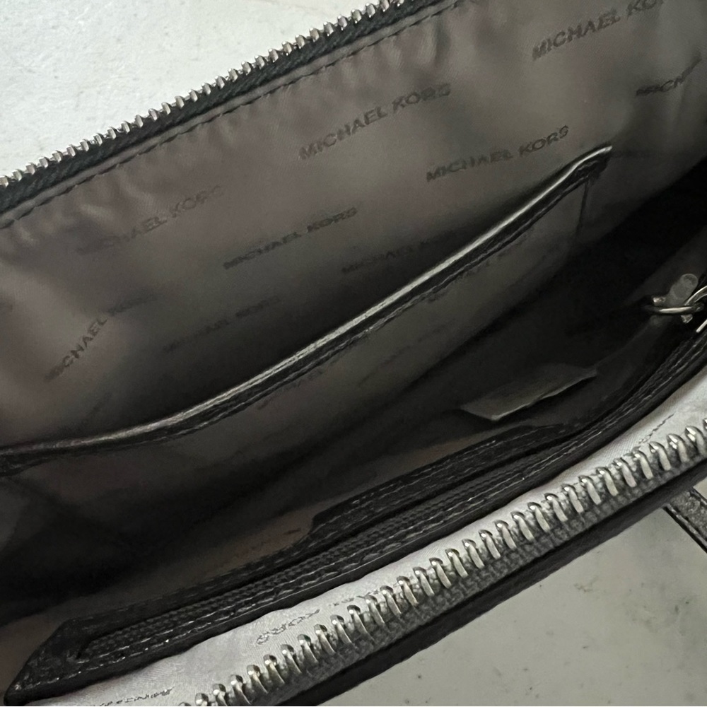 Michael Kors LT Pewter LG Dome Crossbody Leather Bag - Picture 7 of 14